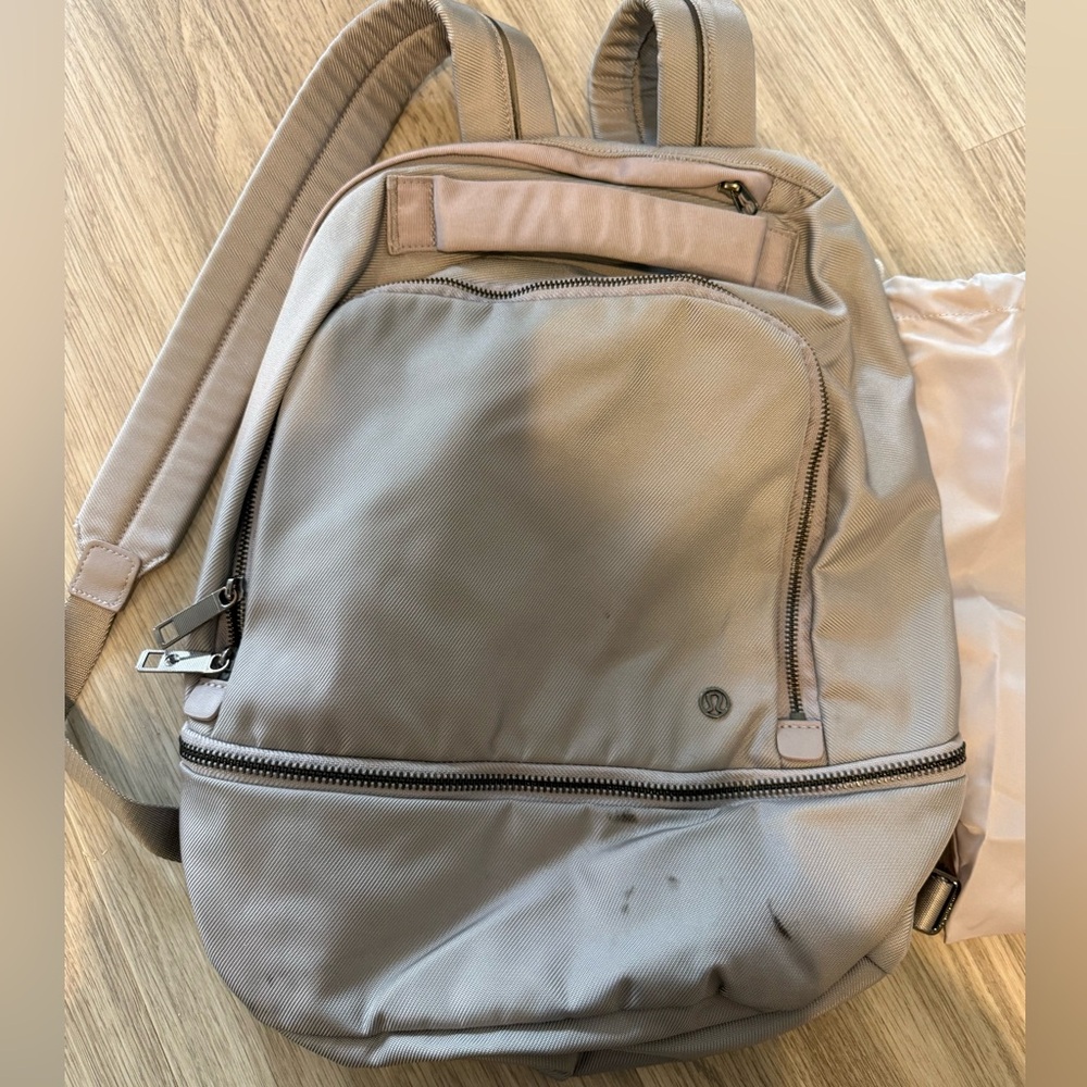 Lululemon Chrome Backpack - Picture 2 of 5